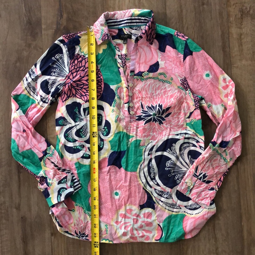 Like new! - TALBOTS 100% Cotton Floral Print V-Neck Blouse - Picture 8 of 10